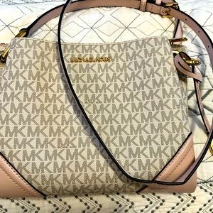 Michael Kors Crossbody purse